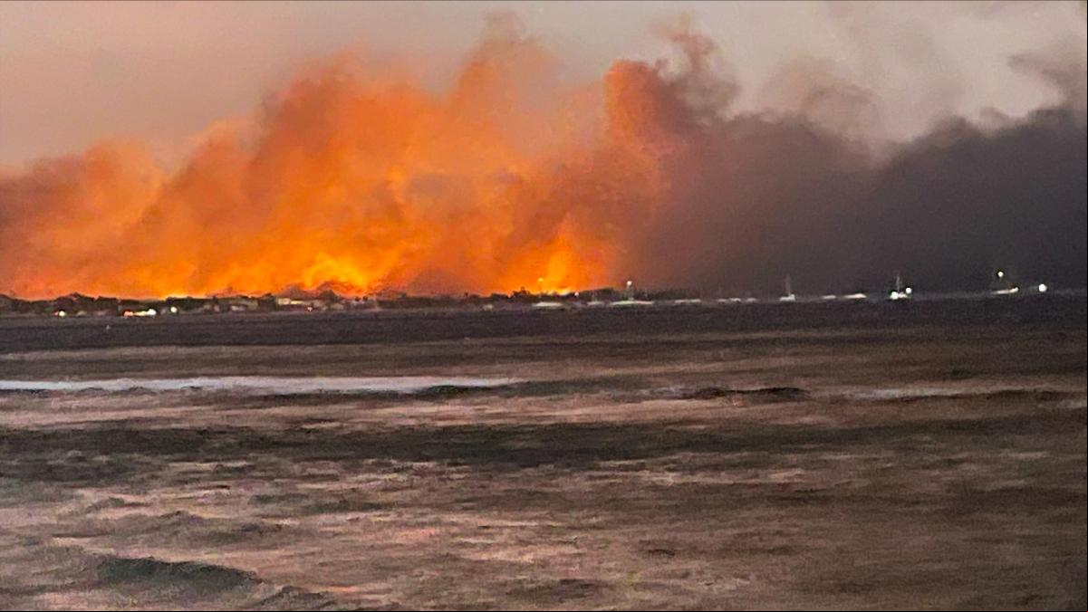 Los vecinos de Maui tuvieron escasas alertas sobre la llegada del fuego