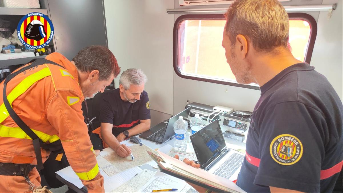 Se declara un incendio forestal en el Balcón del Júcar, zona próxima a viviendas en Alberic