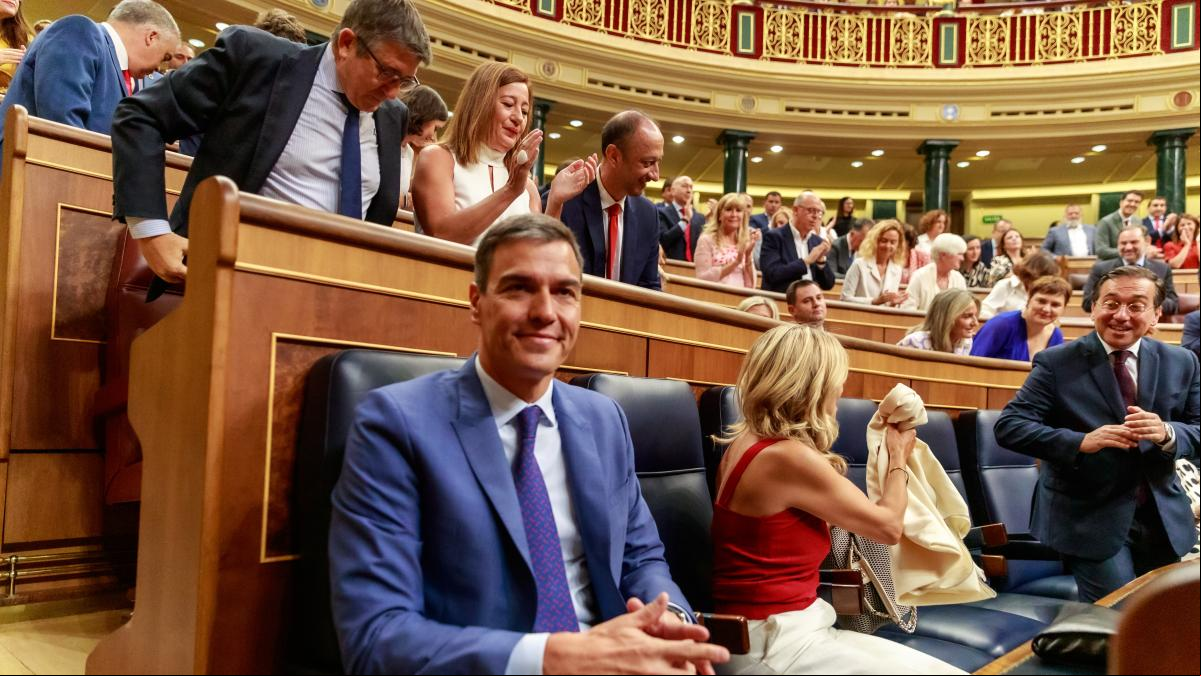 El PSOE rebaja la presión sobre el Rey cediendo el paso de la investidura al PP
