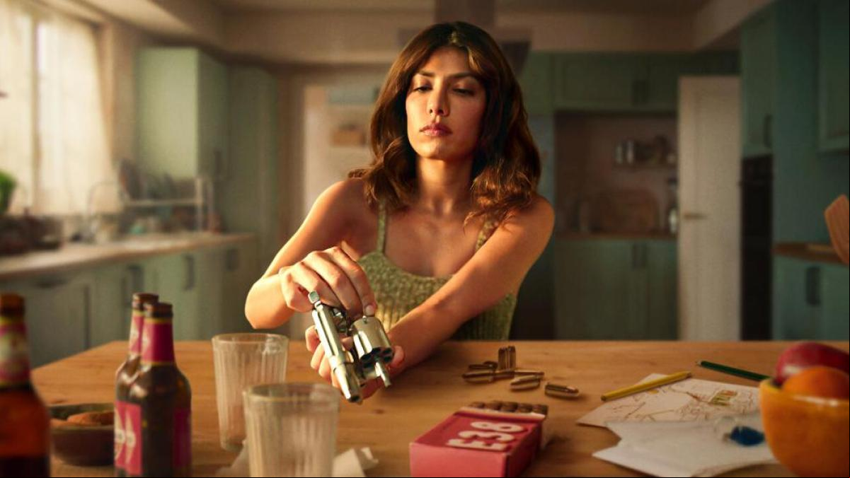 Evin Ahmed y Barcelona, protagonistas de la nueva serie británica de Netflix