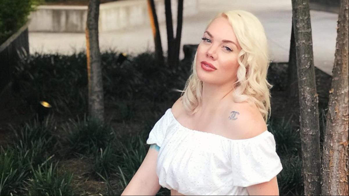 Amputan una pierna a la modelo Jennifer Barlow tras infectarse con una bacteria al darse un baño en las Bahamas