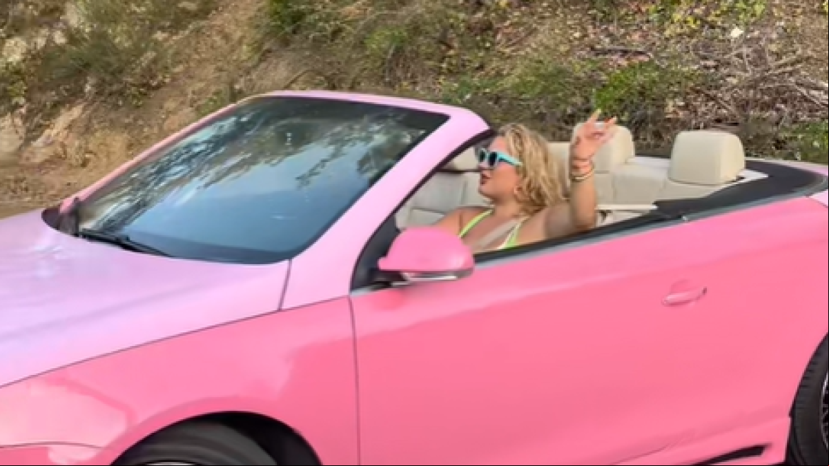 Encuentran yendo a por churros a una pintoresca versión de la Barbie española