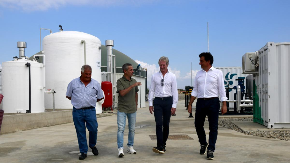 Una granja de vacas produce biometano y fertilizante con el tratamiento de deyecciones