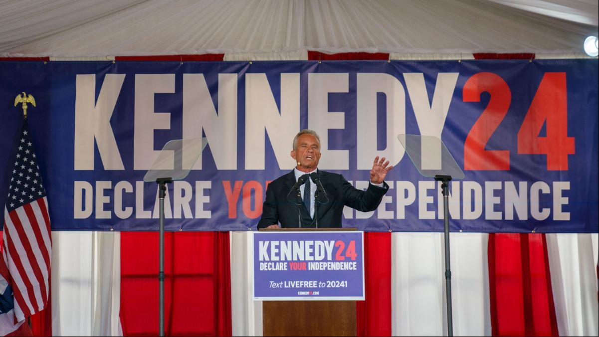 Robert Kennedy jr. renuncia al Partido Demócrata y anuncia su candidatura como independiente