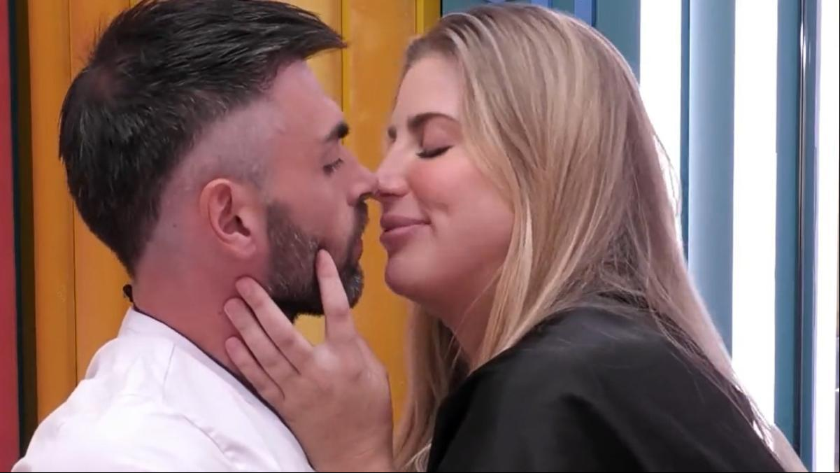 El apasionado beso entre Zeus y Susana levanta sospechas entre los seguidores de GH VIP: Lo están utilizando