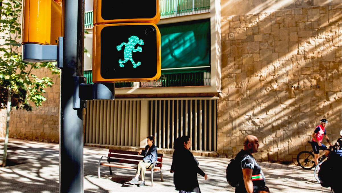 Barcelona aplicará la IA a sus semáforos para dar fluidez al tráfico