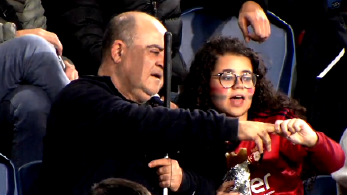 Alfredo, con alta discapacidad visual, vibra con Osasuna gracias a su hija Elisabeth: Lo mejor del fútbol
