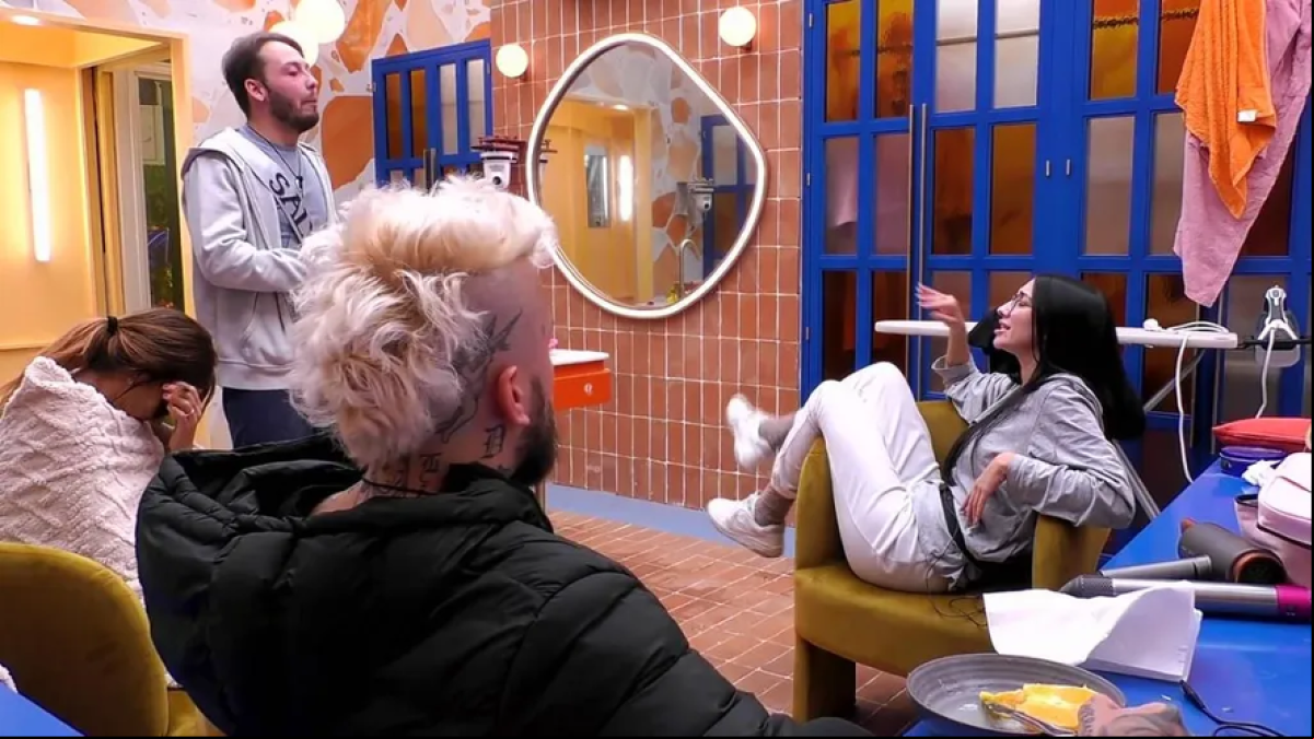 Una monumental bronca entre Avilés y Naomi en ‘GH VIP’ termina con corte de mangas: “¡Choni!”