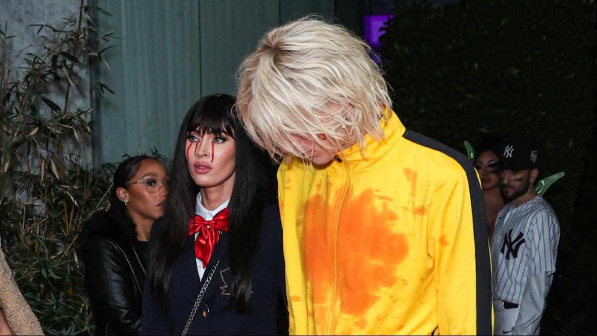 Machine Gun Kelly amenaza a un fotógrafo con una réplica de la famosa katana de Kill Bill