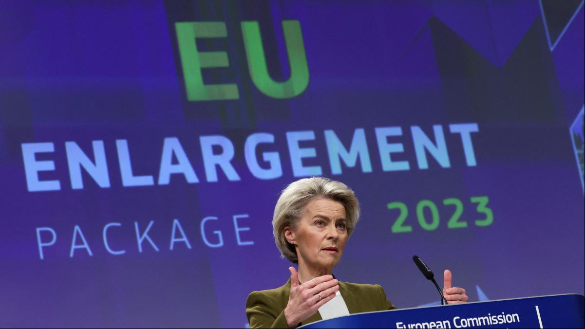 Von der Leyen, a los candidatos a la UE: “Ha llegado el momento de elegir en qué lado están”
