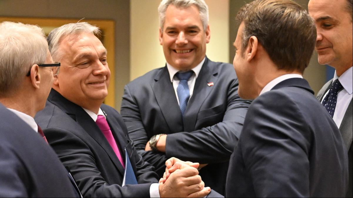 Los líderes europeos sortean el veto húngaro y abren negociaciones con Ucrania y Moldavia