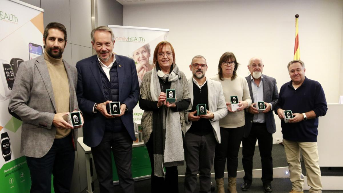 Treinta familias participan en una prueba de servicio de teleasistencia con relojes inteligentes