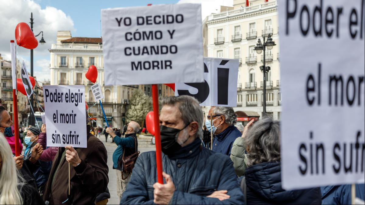 Dos solicitudes de eutanasia al día, pero menos de la mitad se practica, entre otros, por retrasos burocráticos