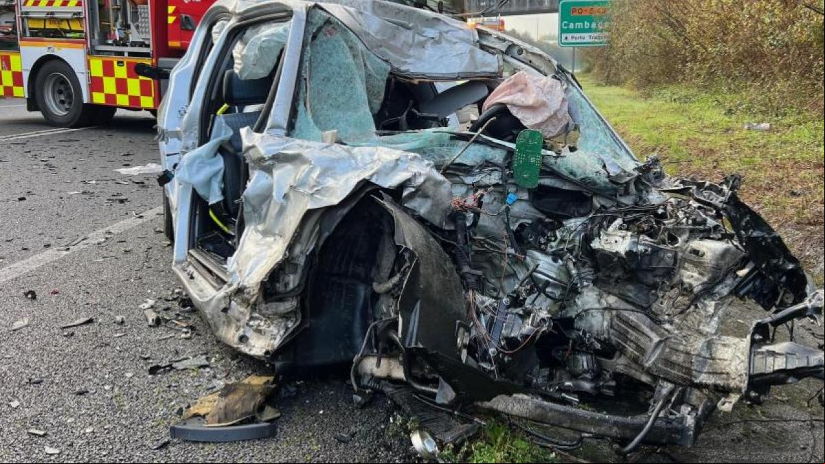 Mueren madre e hija al chocar su coche y un camión en Pontevedra