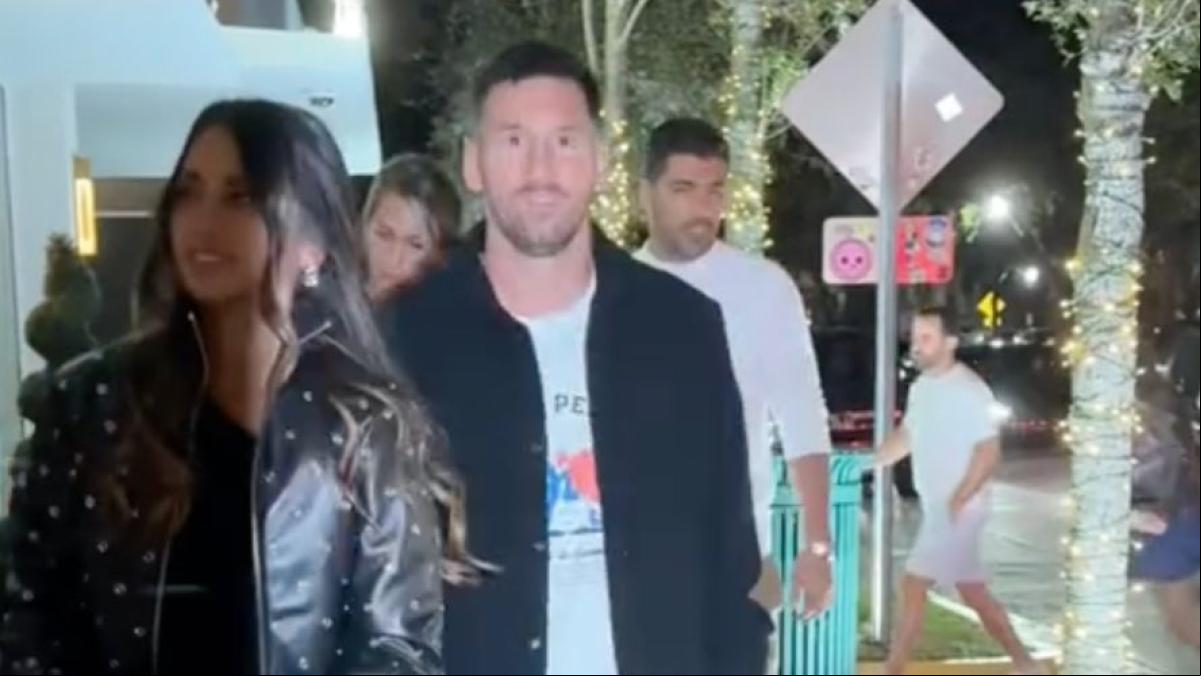 Locura de flashes de los paparazzi al llegar Messi y Antonela Roccuzzo a una discoteca en Miami