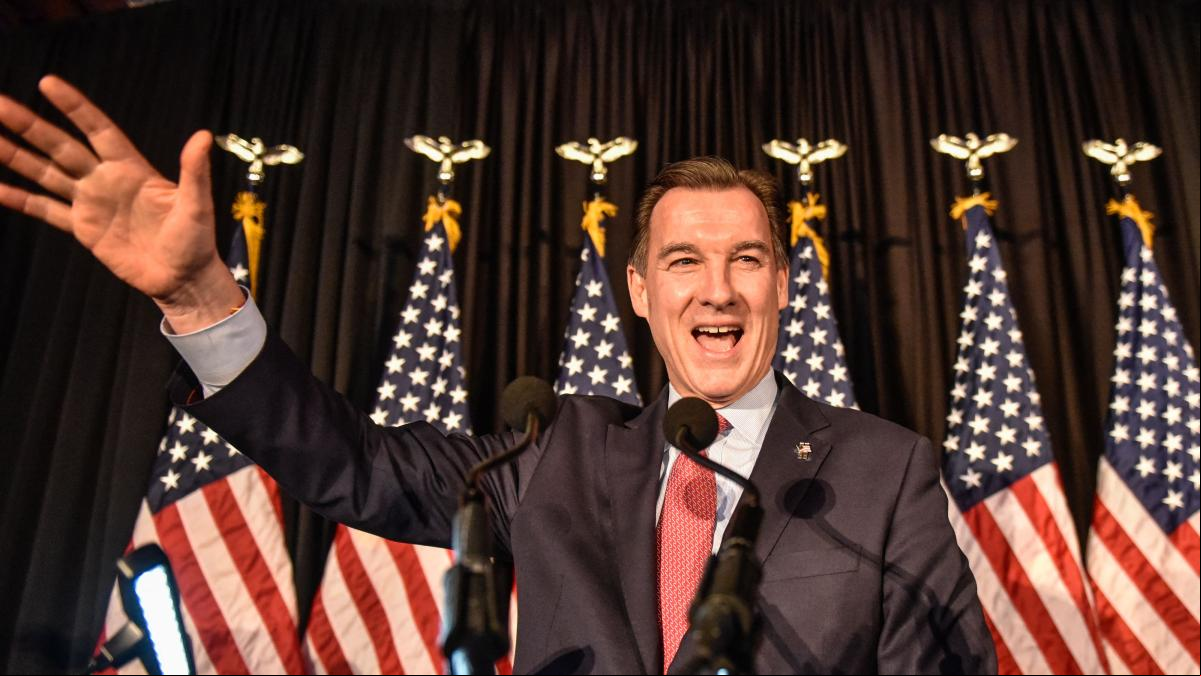 El demócrata Suozzi recupera el escaño del corrupto Santos y da oxígeno a Biden
