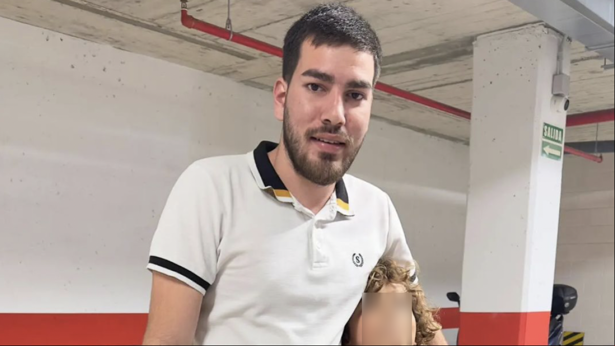 Le roban la bicicleta a un repartidor de Marbella y dos niños le regalan la suya