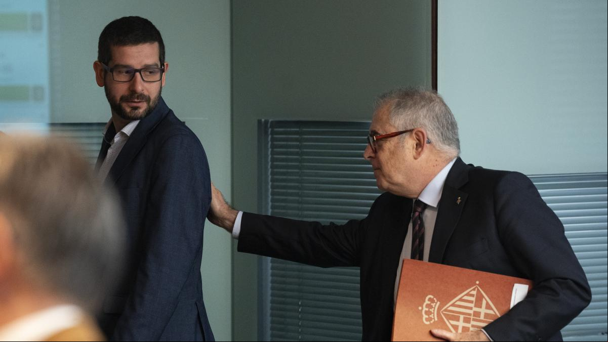 Del amor al odio y viceversa: las negociaciones de los presupuestos de Barcelona trastocan las relaciones de los políticos