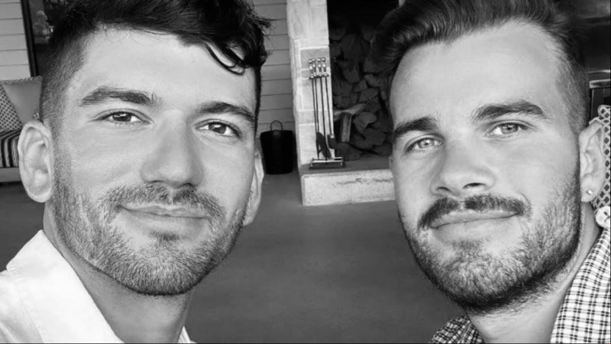 Encuentran los cuerpos sin vida de un presentador de televisión y su novio, asesinados por un policía en Australia