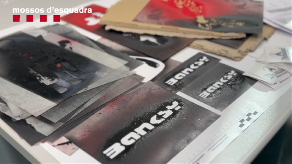 Los Mossos desmantelan un taller y varios puntos de venta que distribuían obras falsas de Banksy