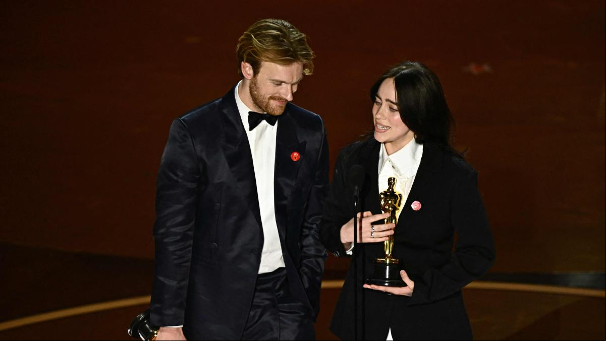 Billie Eilish gana la mejor canción de los Oscar y Barbie vuelve a vencer a Ken