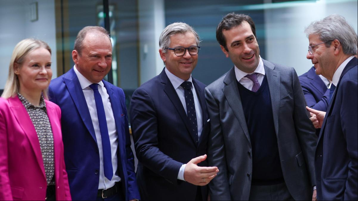 Bruselas pide un “ligero ajuste fiscal” en los presupuestos para el 2025