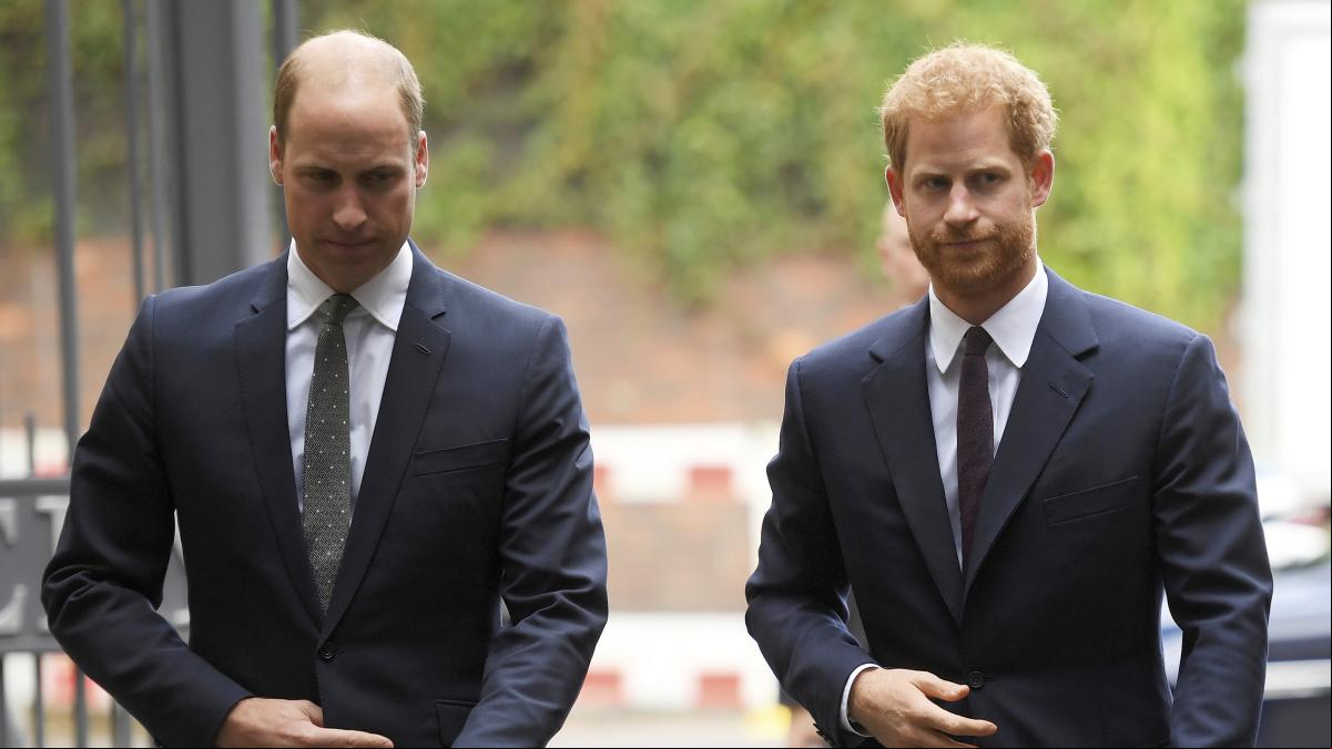 La comentada actitud de los príncipes Guillermo y Enrique en su esperado reencuentro en el funeral de su tío