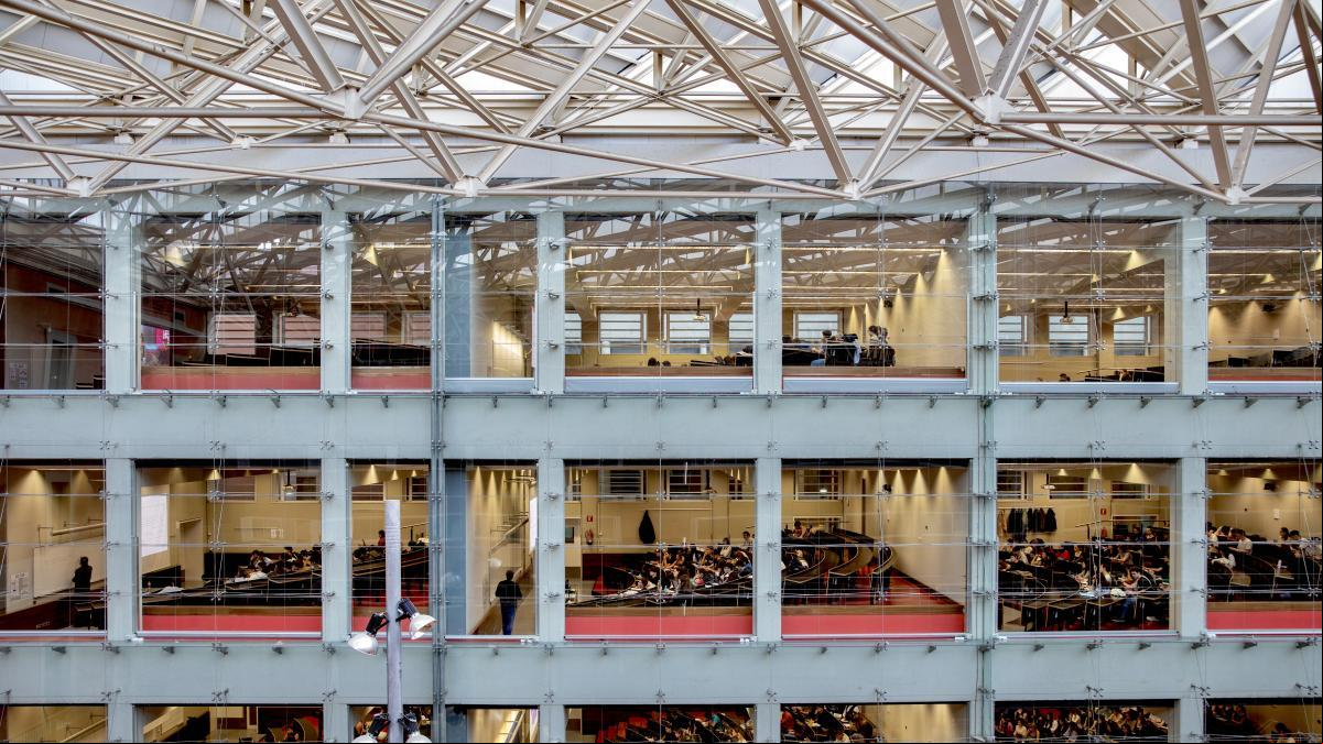 La universidad privada gana un 368% de alumnos ante la infrafinanciación de la pública