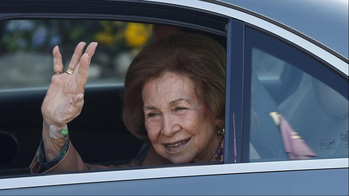La reina Sofía recibe el alta tras cuatro días hospitalizada