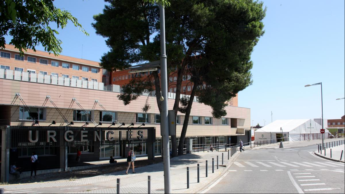 Abandonado un hombre malherido a la puerta del hospital Arnau de Vilanova de Lleida