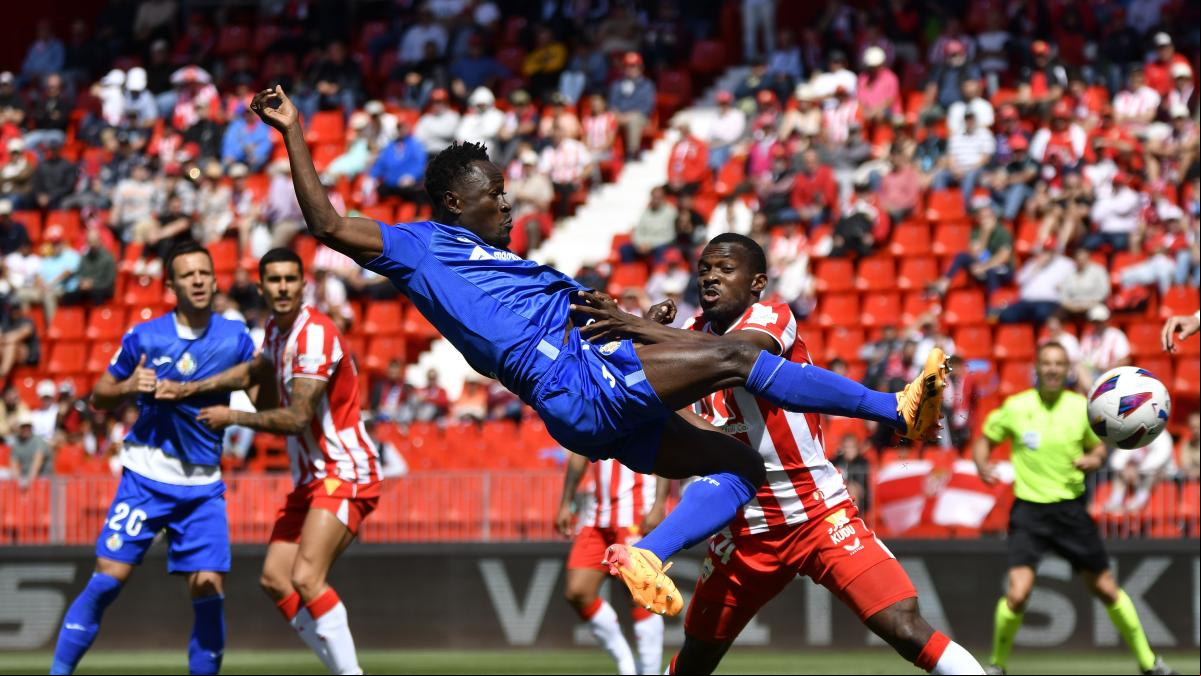 El Almería consuma su cuarto descenso a Segunda División