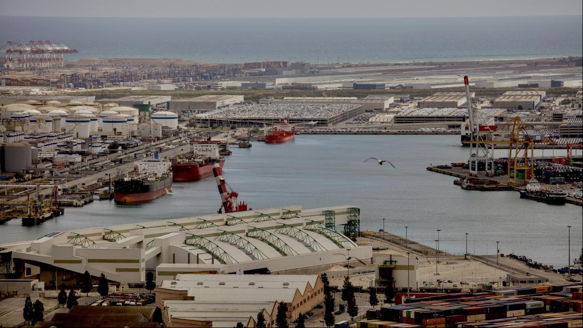 Certezas e incógnitas de la desalinizadora flotante en el Port de Barcelona