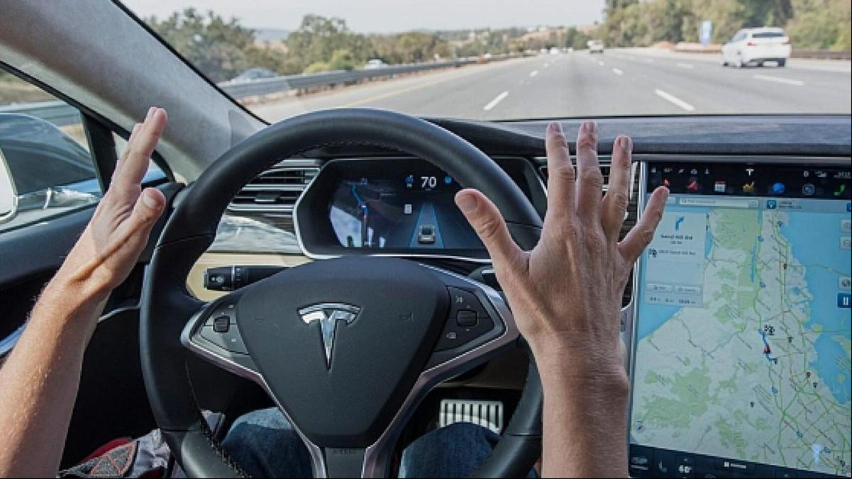 Mark Rober, exingeniero de la NASA, demuestra las deficiencias de la conducción autónoma de Tesla: no es tan segura como la pinta Elon Musk