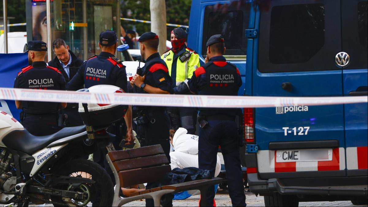 Muere un ladrón en Nou Barris tras precipitarse de un cuarto piso al ser pillado in fraganti