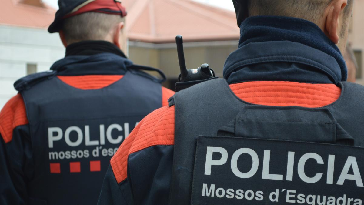 Los Mossos investigan a un ladrón, ya encarcelado, por tres robos en viviendas de la Garrotxa