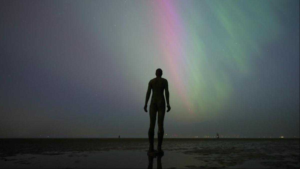 Una espectacular aurora boreal alumbra gran parte de España y Europa