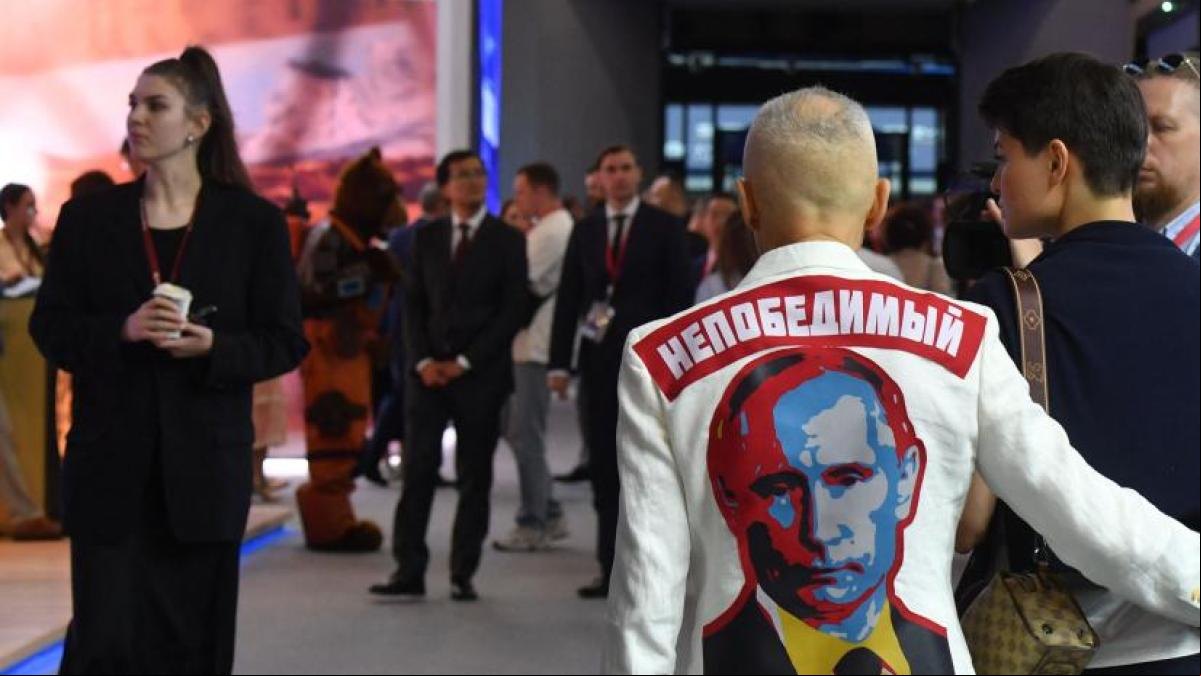 Putin reúne en el ‘Davos ruso’ a países amigos, Brics y talibanes