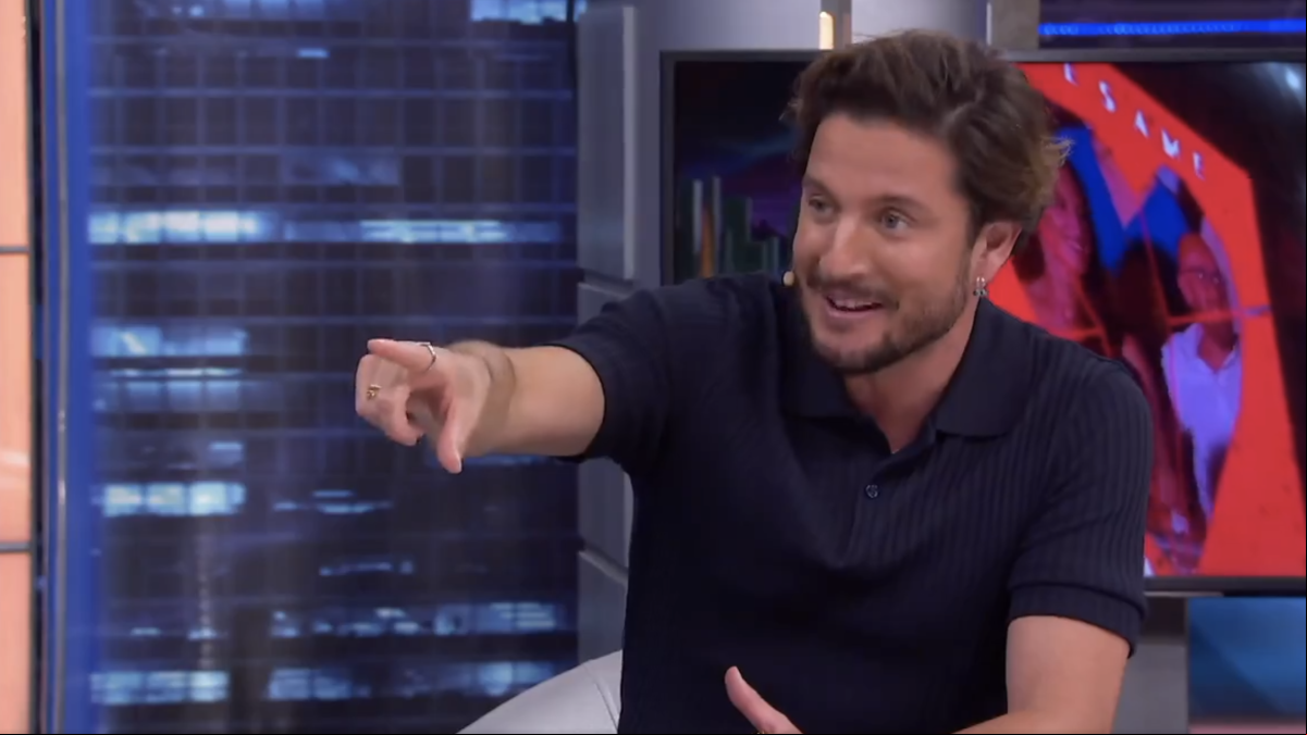 Manuel Carrasco colapsa El Hormiguero buscando pedidas de mano para el último concierto de su gira