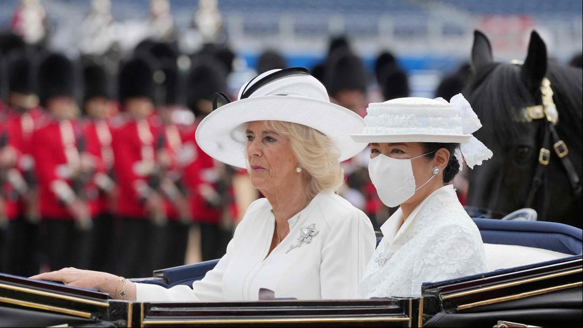 El curioso motivo por el que la emperatriz del Japón ha llevado mascarilla junto a la reina Camila