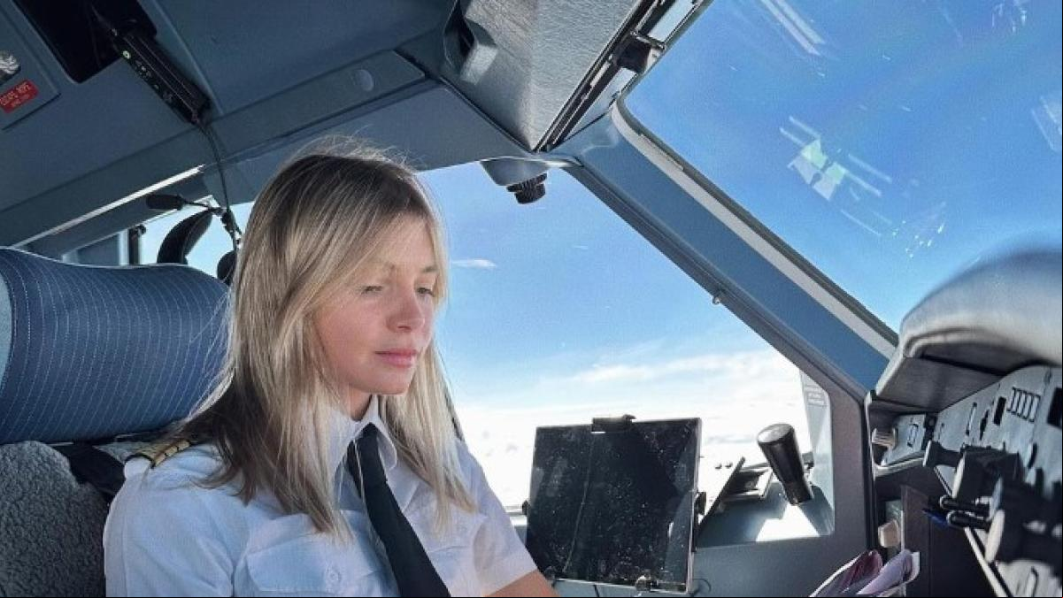 Savina Paül, piloto de avión catalana de 29 años: “Conduje antes un avión que un coche”