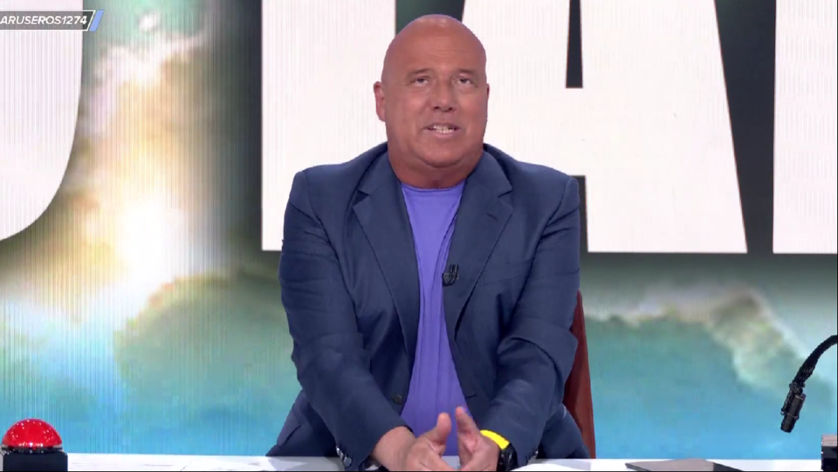 Alfonso Arús lanza una pulla a Pastora Soler por su discurso en el pregón del Orgullo de Sevilla: Tuvo que tirar de chuleta
