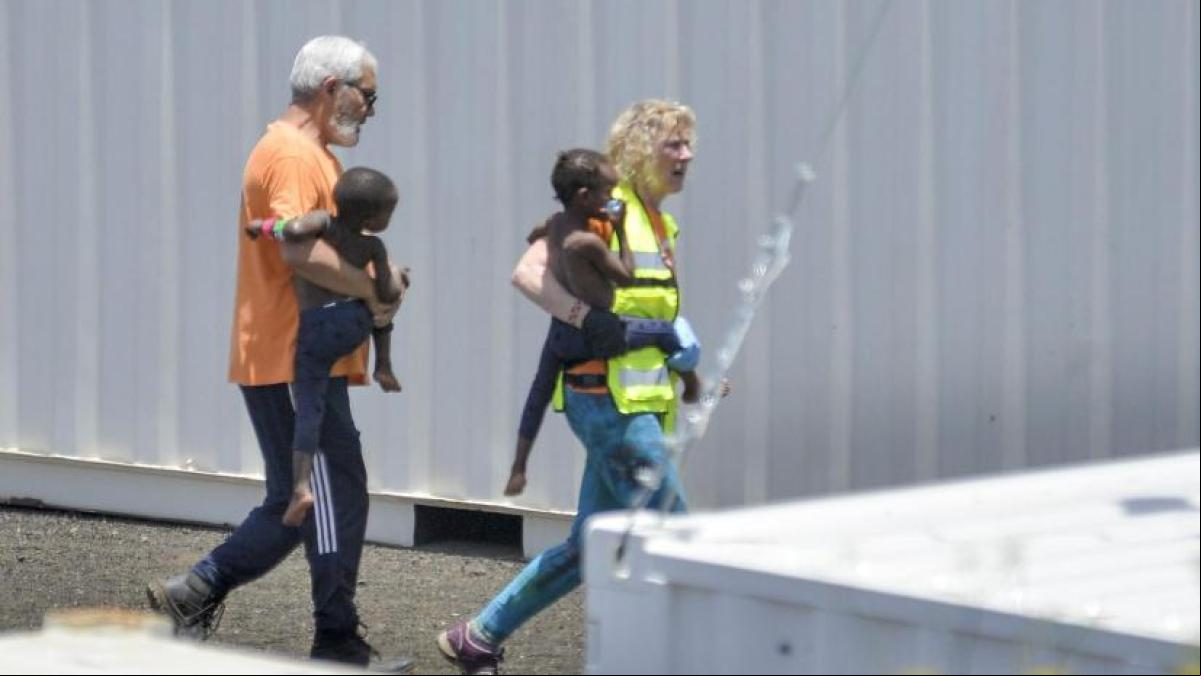 Las comunidades, menos Catalunya, aceptan acoger a 260 menores migrantes desde Canarias