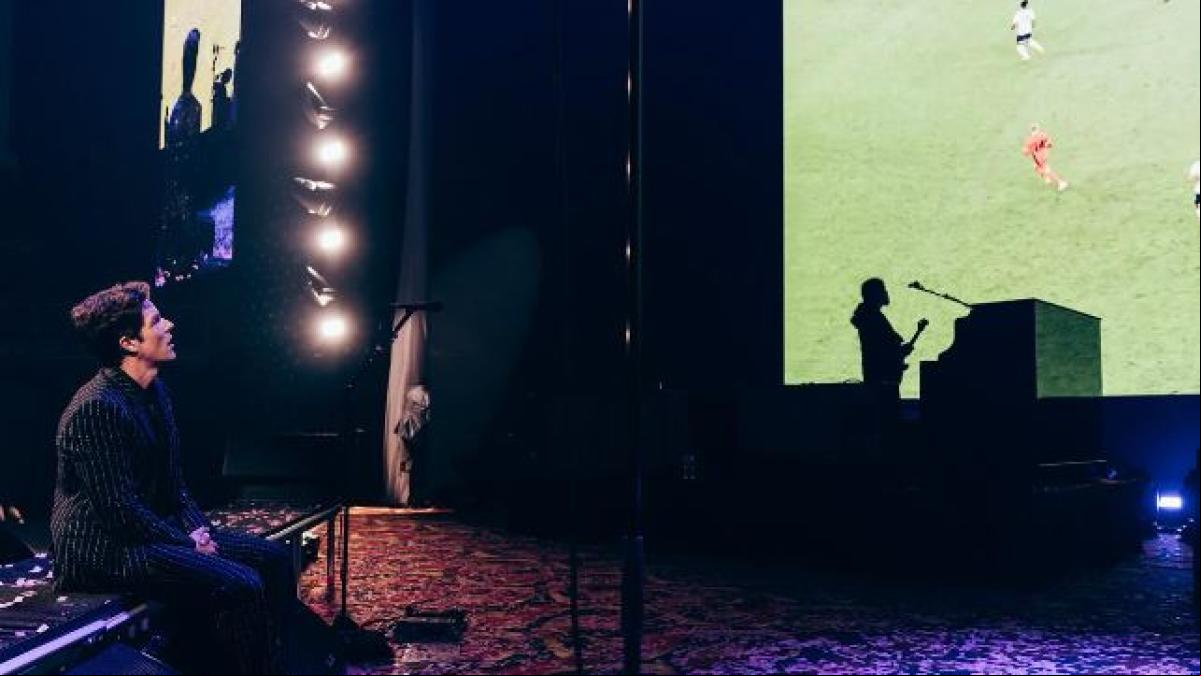 El momento épico en el que The Killers hace coincidir Mr. Brightside con la clasificación de Inglaterra