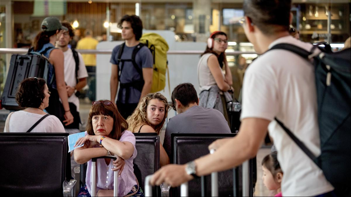 Retrasos en los trenes de alta velocidad en Barcelona por un descarrilamiento en Can Tunis