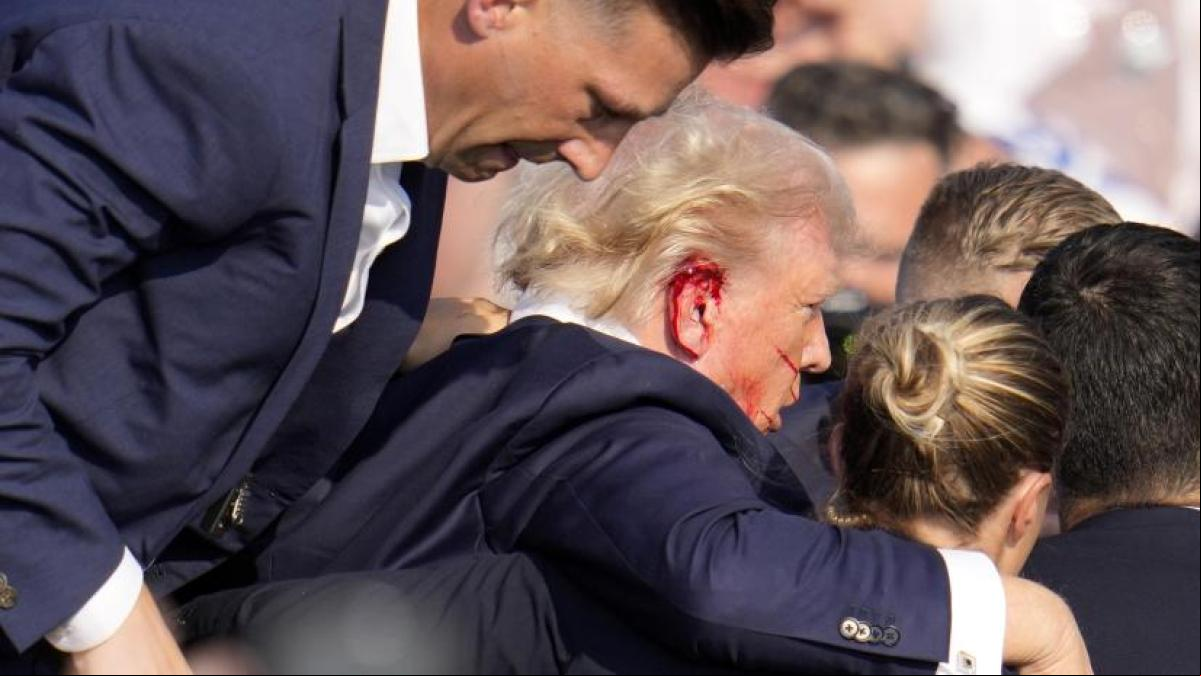 Trump recibe un disparo en la oreja durante un mitin en Pensilvania