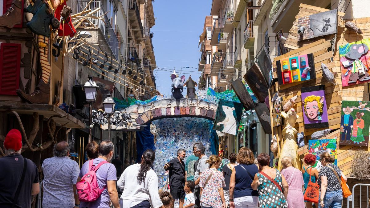 Todo listo en Gràcia y Sants para recibir sus fiestas mayores