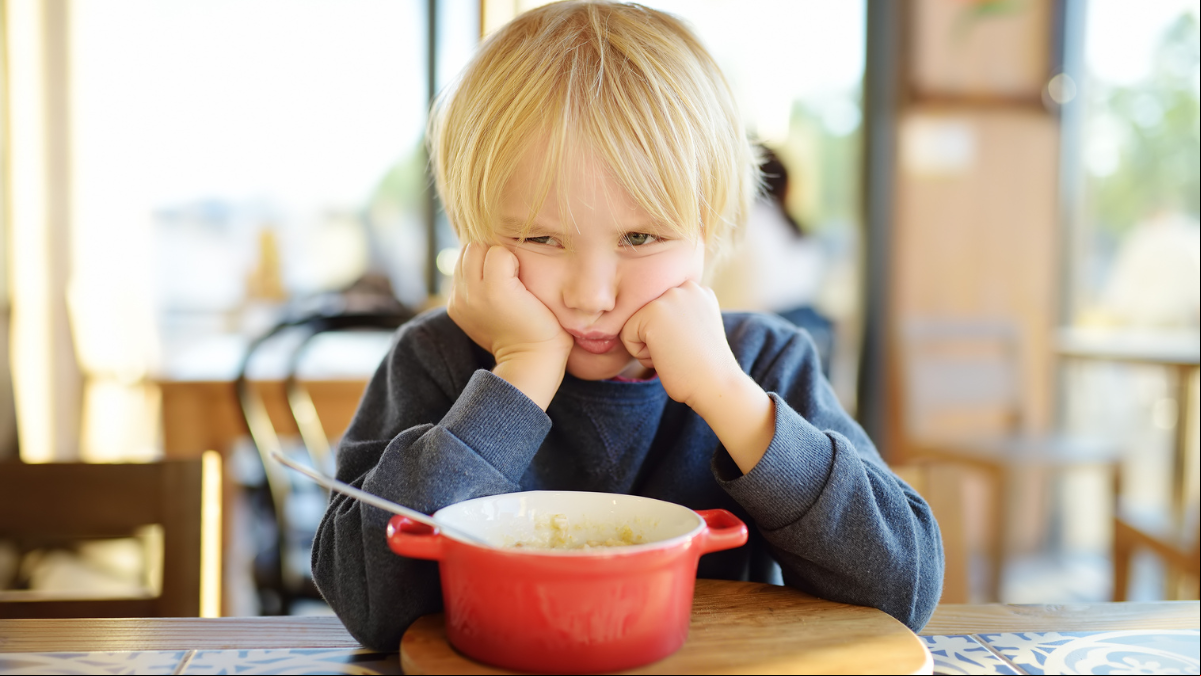 5 juegos para entretener a tus hijos en un restaurante sin usar el móvil o la Tablet