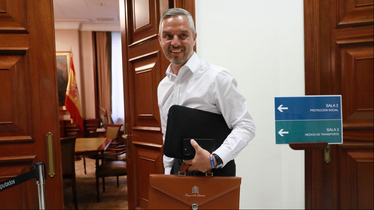 El PP insta a los barones socialistas críticos con el pacto con ERC a actuar