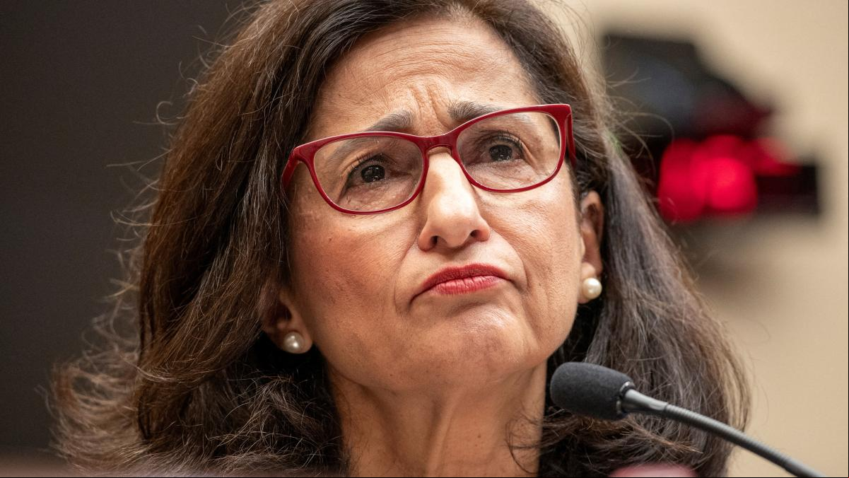 La rectora de la Columbia dimite tras meses de agitación por la guerra entre Israel y Hamás