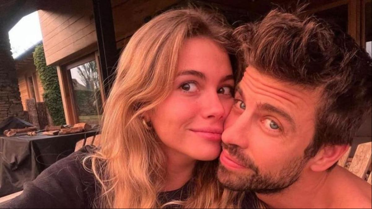 El apasionado beso de Gerard Piqué y Clara Chía en público que acaba con todos los rumores de ruptura: “Si han tenido una crisis, la deben haber superado”